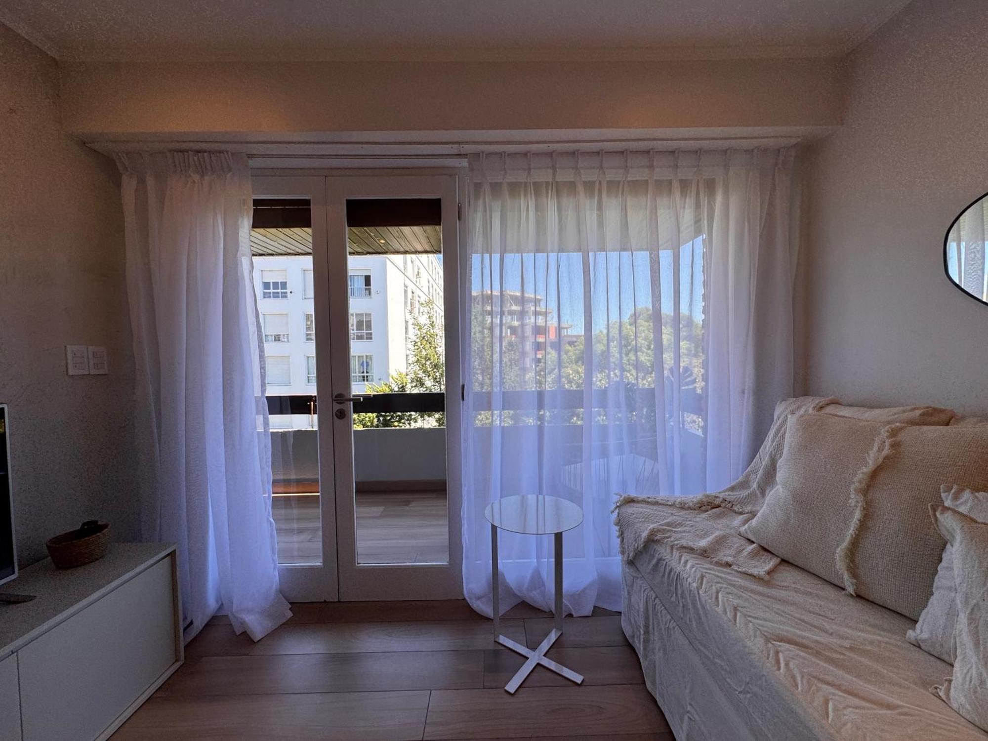 Apartamento Balcon De Playa Grande - Hermoso 2 Amb Con Cochera A La Calle- Solo Familiar